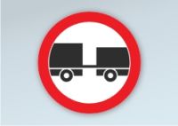 Accesul interzis autovehiculelor cu remorcă, cu excepția celor cu semiremorcă sau cu remorca cu o osie