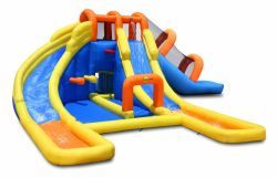 Saltea gonflabila mini Water Park cu spatiu de catarat, trei tobogane, cos de baschet si tunel