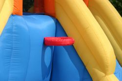 Saltea gonflabila mini Water Park cu spatiu de catarat trei tobogane cos de baschet si tunel(6)