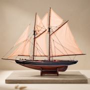 Iaht cu vele Bluenose din lemn cu vele de pânză L: 74cm H: 66cm