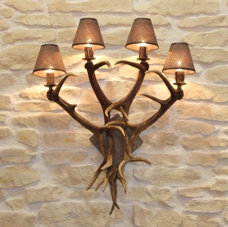 Lampa de perete realizata din coarne de cerb cu 4 becuri