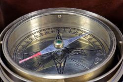 Busola Origin Outdoors Classic Compass Desk  3